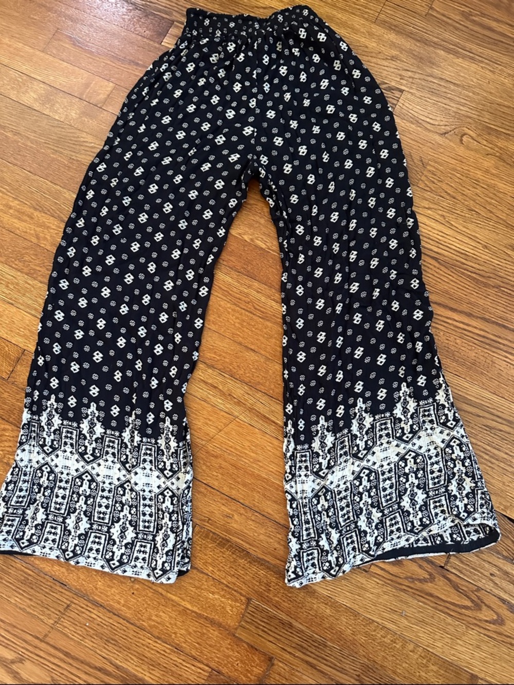 Ecote Black Printed Wide-Leg Pants